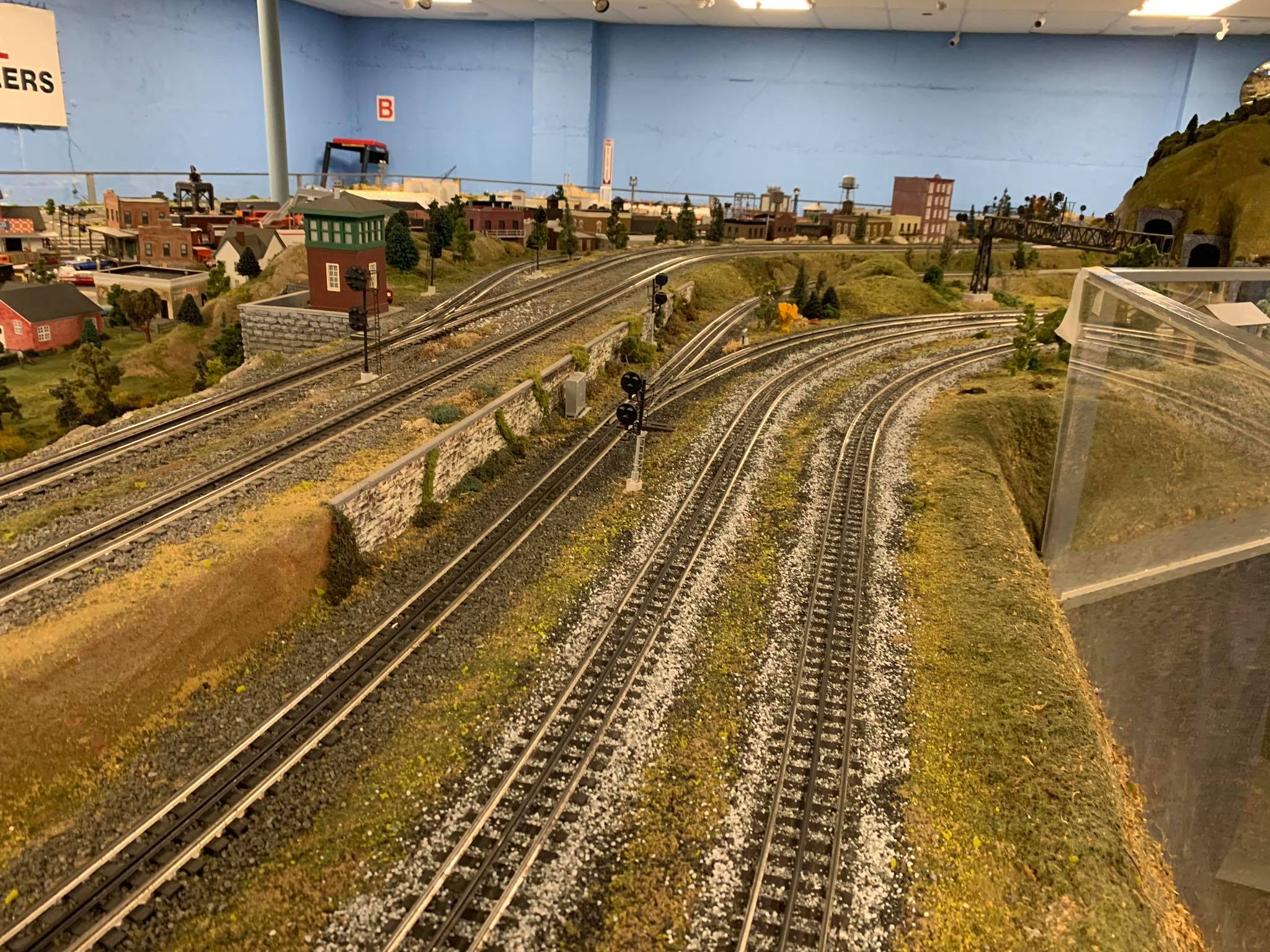 Mainline curve — NLOE model train layout Nassau Lionel Operating Engineers Levittown NY
