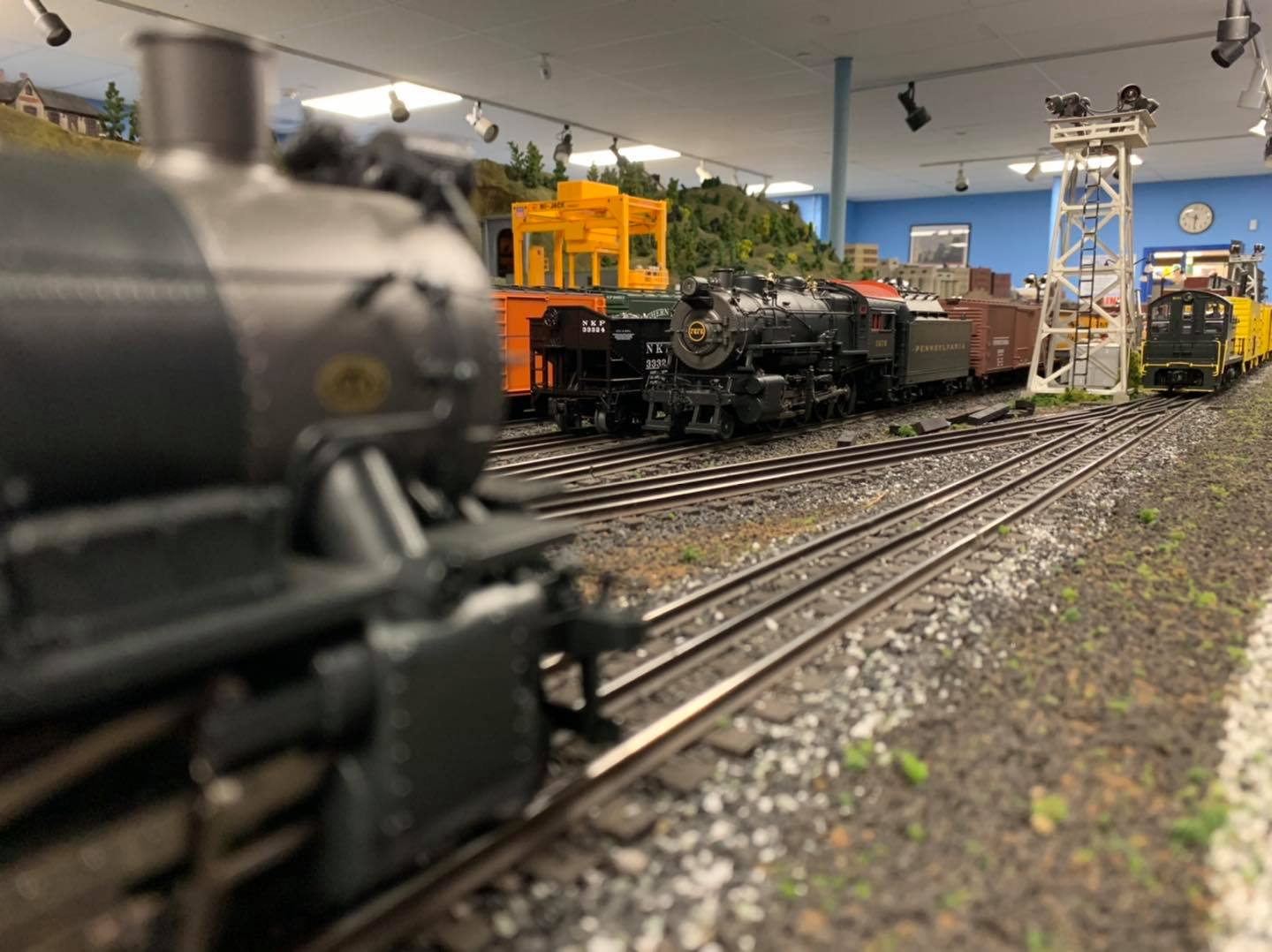 Steam locomotive through the yard — NLOE O-gauge layout Long Island train show