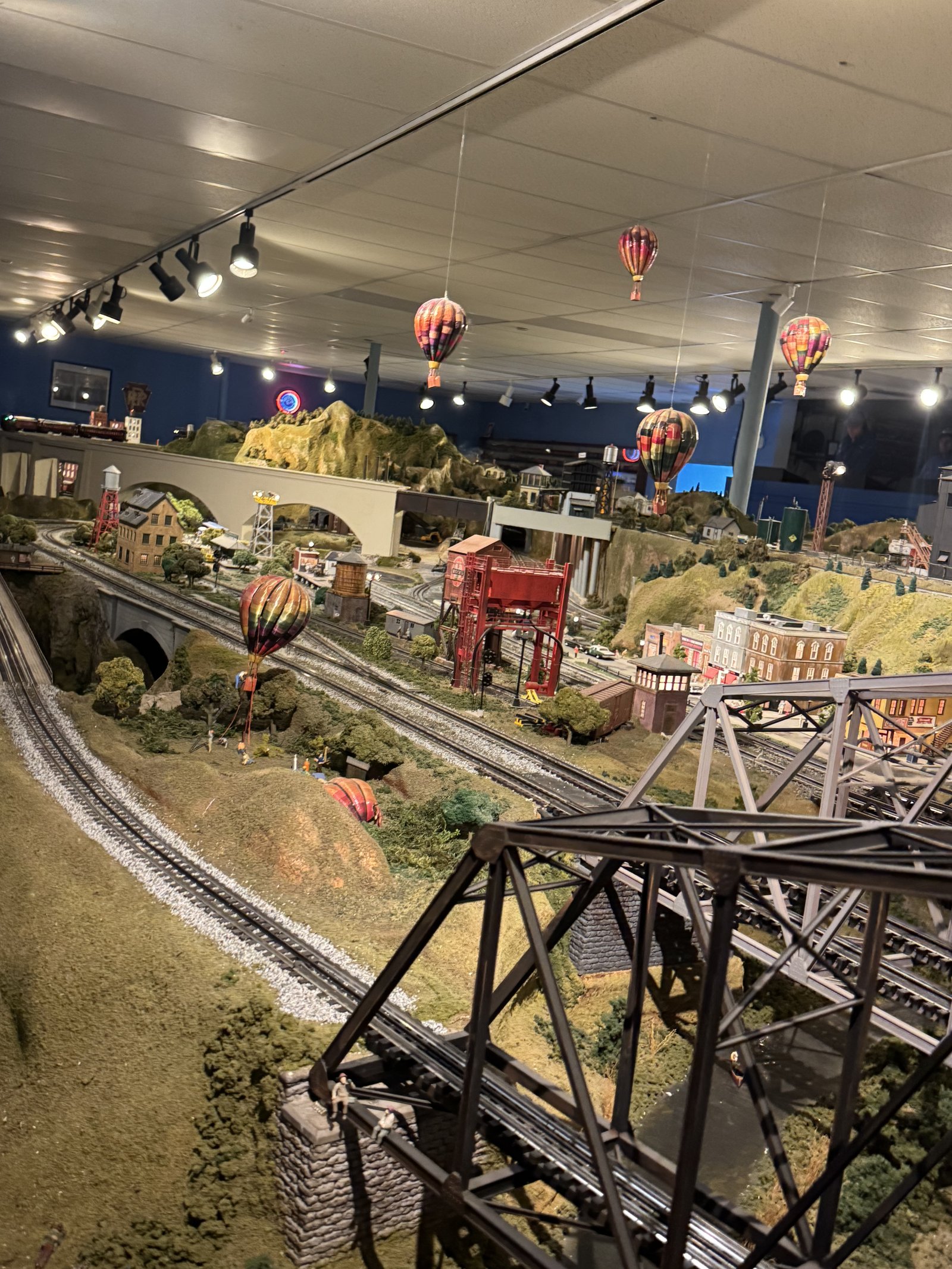 Hot air balloon scene — NLOE model train layout Nassau Lionel Operating Engineers